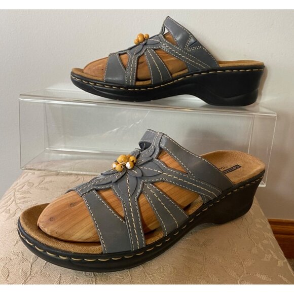 Clarks Leather Slip-On Wedge Sandals Shoes Floral Embellishment Gray Size 9 - Picture 4 of 10